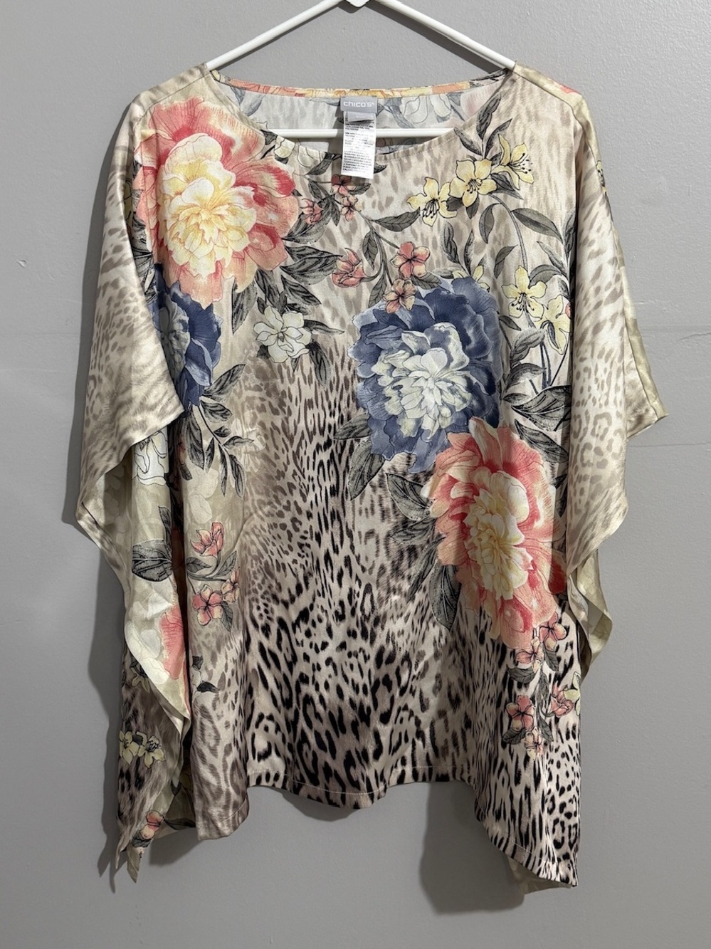 Chicos Top Womens L XL Pullover Silky Satin Poncho Flowy Relaxed Artsy Oversized
